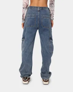Rückansicht von blauen Cargo-Jeans für Damen mit halbelastischem Bund