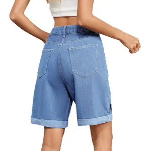 Short bermuda en jean bleu clair décontracté pour femme avec revers et poches arrière