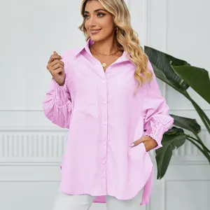 Chemise rayée rose pour femme, coupe oversize avec poignets smockés et fermeture boutonnée