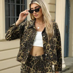 Veste en Jean Lavée à Imprimé Léopard pour Femme Streetwear Revers Boutons Métalliques Haut Et Bas Pantalon en Jean Léopard Ensemble