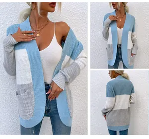 Dettagli del cardigan in maglia color-block con grandi tasche e senza bottoni