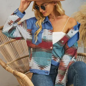 Giacca di jeans patchwork alla moda con stampa etnica azteca e dettagli