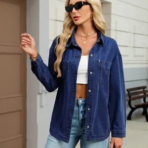 Elegante giacca camicia in denim oversize con lavaggio vintage e tasche