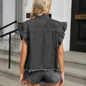 Rückansicht einer dunkelgrauen Denim-Weste mit Rüschenärmeln und ausgefranstem Saum