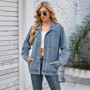 Veste en jean délavée vintage pour femme avec col classique et grandes poches plaquées