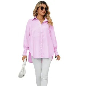 Chemise rayée rose élégante avec poignets smockés et ourlet asymétrique pour femmes