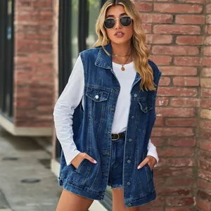 Modische lässige übergroße blaue Denim-Weste für Damen mit weißen langen Ärmeln.