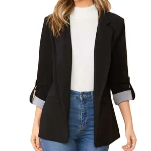 Elegante blazer nero da donna slim fit con fodera a righe sui polsini e revers