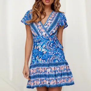 Sommerliches V-Ausschnitt Mini-Kleid im Bohemian-Stil mit floralem Print für Damen in Blau