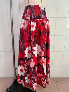 Detailansicht eines böhmischen Maxi-Rocks mit Blumenmuster und elastischem Bund