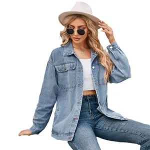 Modieus gewassen blauw spijkerjack voor dames met een ruime oversized pasvorm en zakken