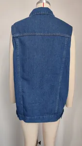 Detaillierte Rückansicht einer blauen Vintage-Denim-Weste für Damen mit klassischen Nähten