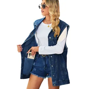 Retro Oversize-Jeansweste für Damen mit großen, funktionalen Innentaschen.