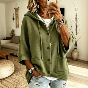 Damen Strickjacke mit Kapuze in Grün mit Knopfleiste und Kordelzug für den Alltag