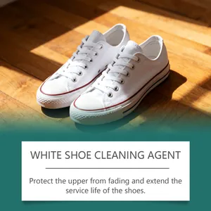 Professionelles Reinigungsmittel für weiße Schuhe an klassischen Segeltuch-Sneakern