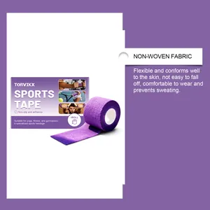 Vista dettagliata del nastro sportivo non tessuto viola con tessuto traspirante e flessibile