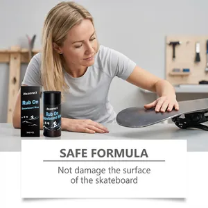 HozoneX professionelles Snowboard-Wachs zum Aufreiben wird in der Werkstatt aufgetragen