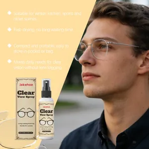Spray antivaho Jakehoe para gafas, botella de 100 ml y caja mostrados en contexto de estilo.