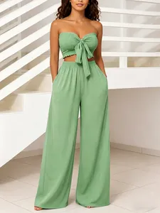 Conjunto de dos piezas verde salvia para mujer con top bandeau y pantalón de pernera ancha