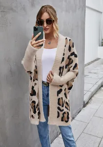 Elegante cardigan in maglia leopardata oversize da donna con morbida consistenza