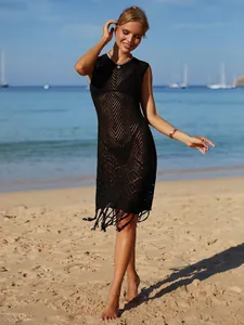 Elegante copricostume bikini all'uncinetto nero con nappe e frange per la spiaggia