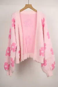Cárdigan corto de punto rosa suave con llamativos motivos de flores fucsia