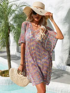 Vista detallada de la textura de punto colorida en esta túnica playera holgada boho.