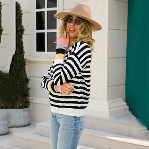 Pull décontracté à rayures noires et blanches avec poignets en patchwork de couleurs vives
