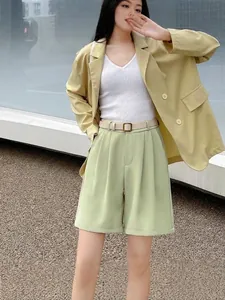 Stylish high-waisted casual shorts with a matching belt for women's summer fashion
