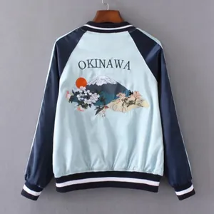 Detailansicht der Rückseite einer japanischen Sukajan-Jacke mit Fuji-Stickerei.