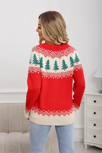 Vue arrière du pull de Noël rouge pour femme avec motif détaillé d'arbre de Noël