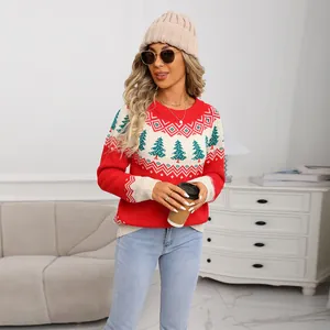 Pull de Noël tricoté rouge pour femme avec motifs sapins verts et coupe ample décontractée