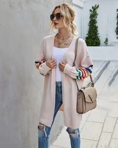 Élégant gilet rose oversize en maille avec manches à rayures arc-en-ciel pour femmes