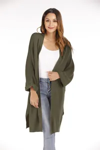 Eleganter dunkelgrüner mittellanger Damen-Strickcardigan mit lockeren Fledermausärmeln