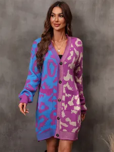 Stylish long-line color-block leopard print knit cardigan with V-neck and buttons