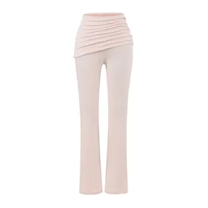 Pantalon évasé rose pâle à taille haute avec ceinture drapée asymétrique de créateur