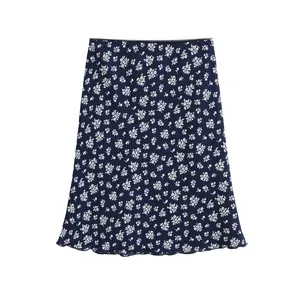Jupe midi vintage à fleurs bleu marine et taille haute pour un look d'été léger