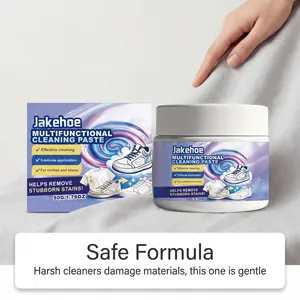 Detalle de la crema de limpieza Jakehoe para eliminar manchas en zapatos y ropa delicada.
