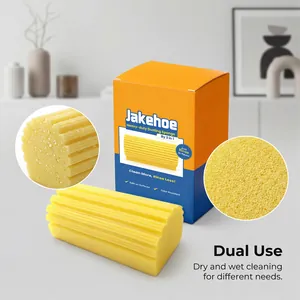 Primer plano detallado de la esponja amarilla con textura para limpieza de doble uso.