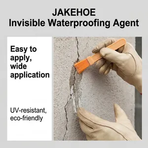 Primer plano de agente impermeabilizante invisible aplicado a una grieta de la pared.