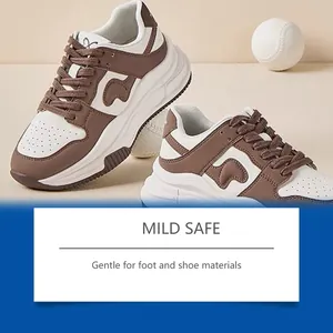 Vue détaillée de baskets illustrant la formule douce et sûre du spray désodorisant