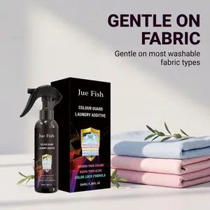 Jue Fish kleurbeschermend wasadditief spuitfles en doos naast fris gewassen stoffen