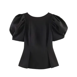 Detailansicht des schicken schwarzen Oberteils mit Puffärmeln für Damen, elegante Form