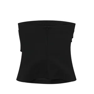 Vista trasera de top de tubo negro sin tirantes con cremallera invisible elegante