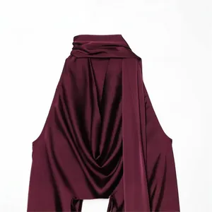 Elegantes weinrotes ärmelloses Neckholder-Top aus drapiertem satinähnlichem Stoff
