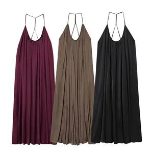 Elegante plissierte Maxi-Unterkleider für Damen in den Farben Pflaume, Braun und Schwarz.