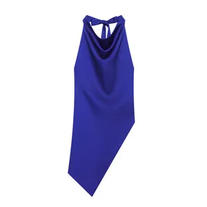 Top halter de seda azul real con diseño de espalda abierta y detalle de lazo