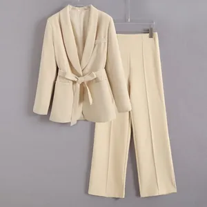 Ensemble tailleur 2 pièces beige élégant pour femme avec blazer et pantalon