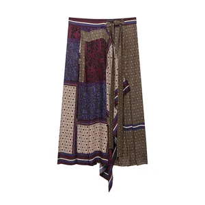 Gonna midi stile bohémien con stampa floreale patchwork e dettaglio cintura nodo