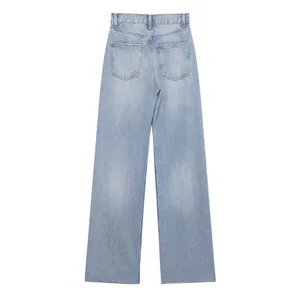 Rückansicht hellblaue Jeans mit hoher Taille, geradem Bein und klassischen Taschen
